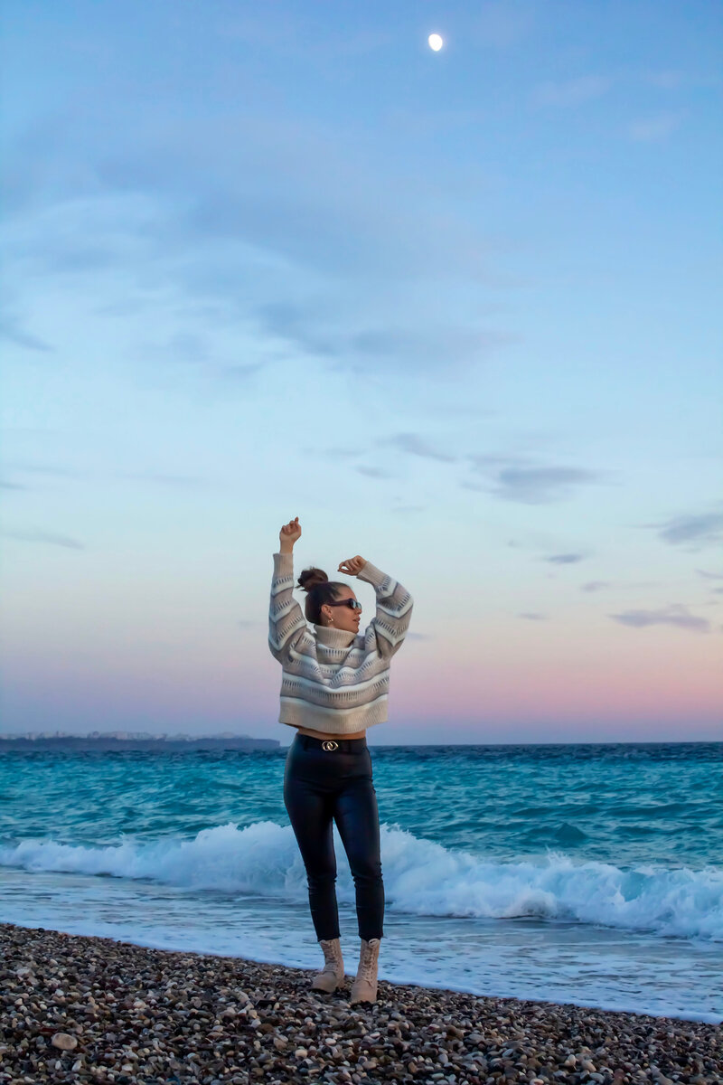 Декабрь, туристов мало даже днем. Можно не вскакивать ни свет ни заря, чтобы не наткнуться на кучи народу.