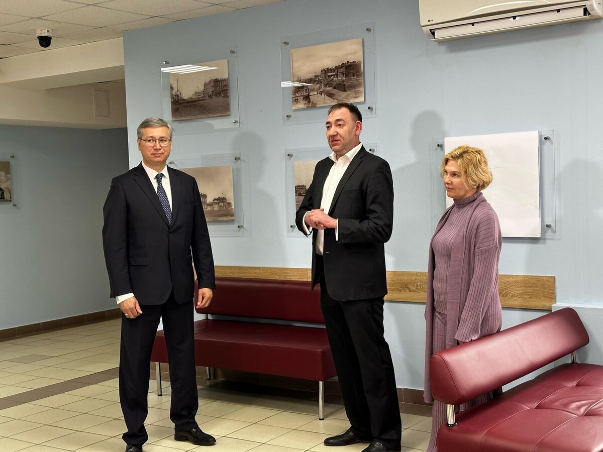 На фото: О.Д. Васильев, Р. Башмаков (в центре), А. Божко