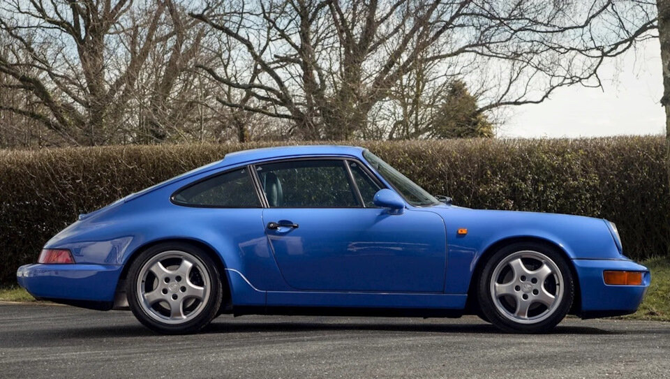 Porsche 911 Carrera — первый автомобиль немецкого производителя, в котором была применена технология Типтроник.