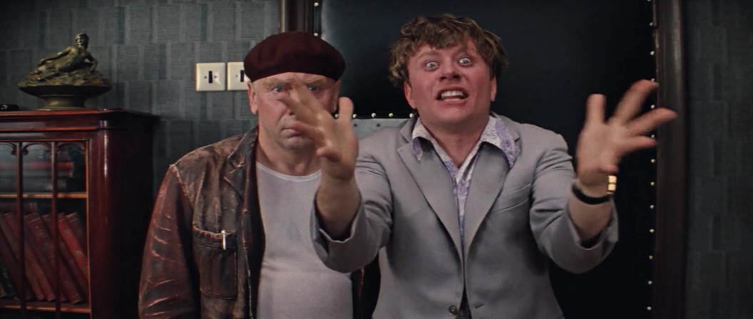 Сегодня в выпуске:  — Про машины — Китайцы троллят американские власти — Опять всё пропало — Сбер подорвал Financial Times Доброе утро, всем привет!-7