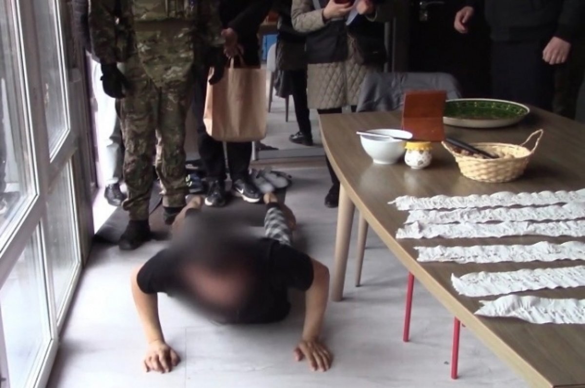    В Омске задержали преподавателей, которые помогали мигрантам сдать экзамен