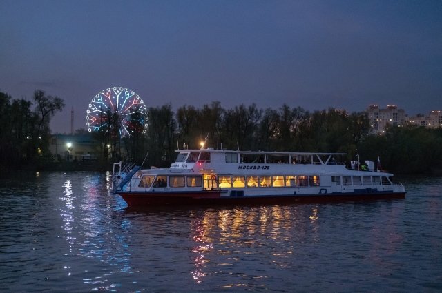    Сколько стоит билет на прогулочный теплоход в Омске?