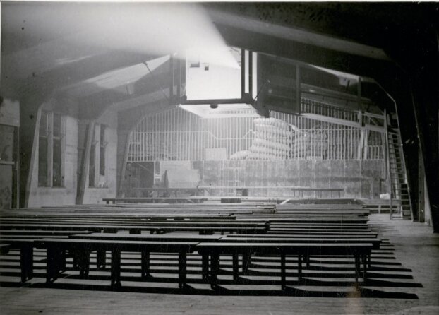 Зал лагерного кинотеатра. Вид на проекторную. КЛ Бухенвальд. 1943.