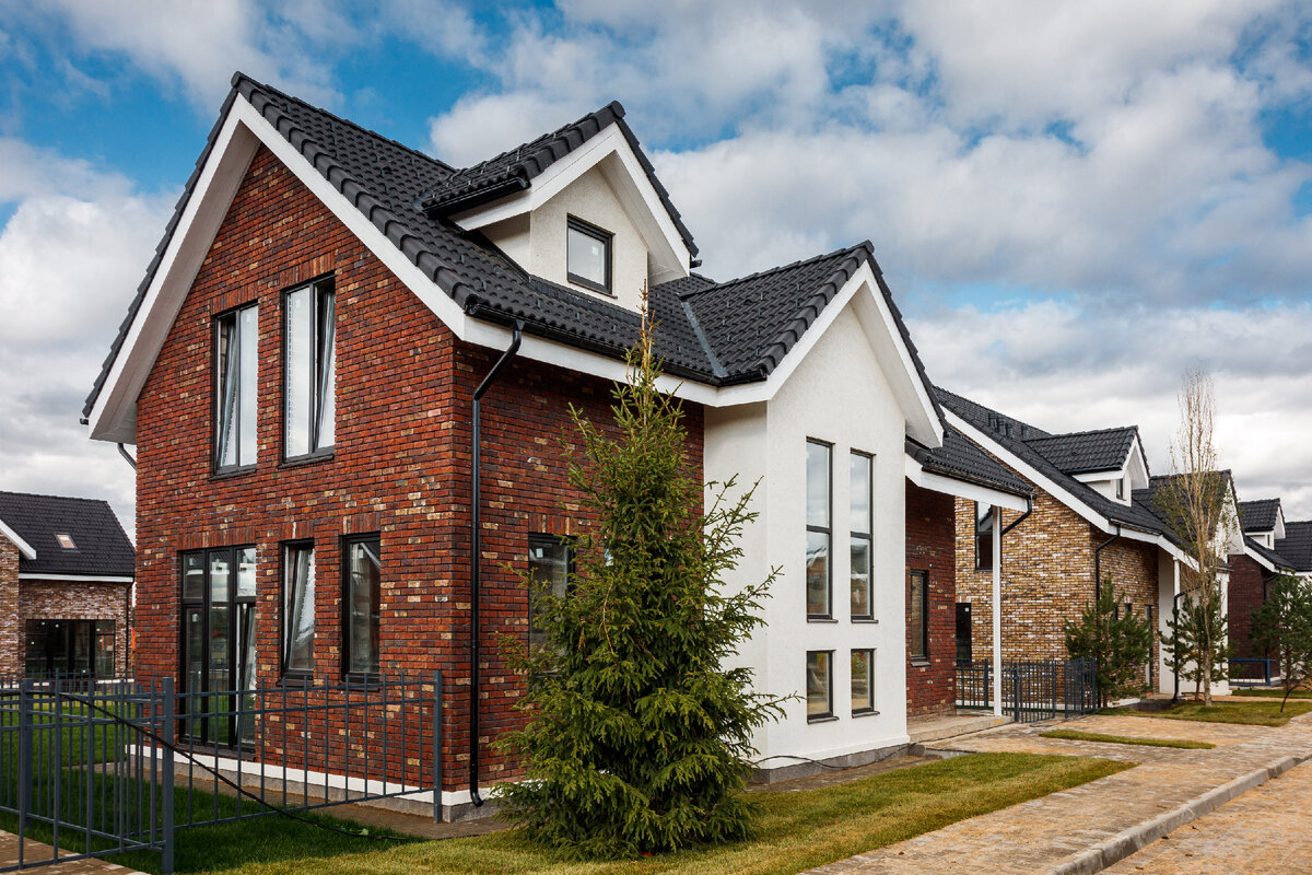 Наш дом — красавец :) 