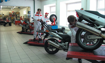 Фото из рекламного буклета Аояма-моторс