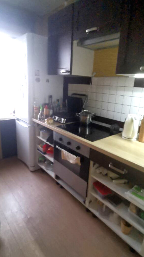 Снизу дверцы уже сняли