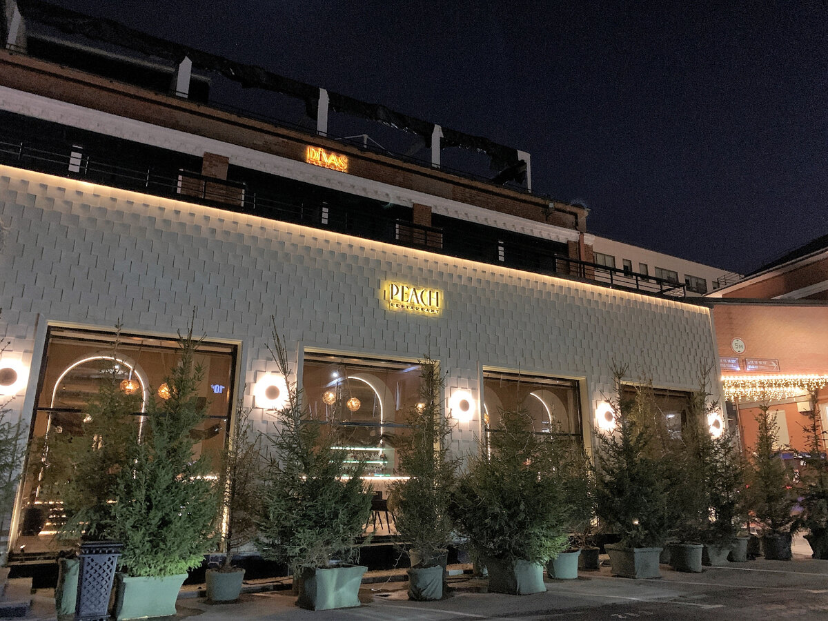 Фасад ресторана Peach