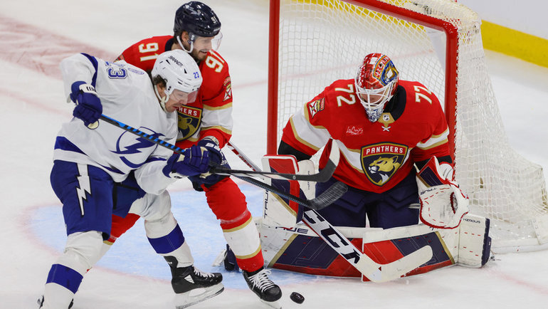    Вратарь «Флориды» Сергей Бобровский, форвард «Тампы» Майкл Эйссимонт и защитник «Пантерз» Оливер Экман-Ларссон. USA Today Sports