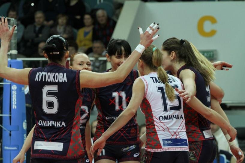 Профессиональный женский волейбол в Омске существовал с середины шестидесятых. На высший уровень команда, которая тогда называлась «Спартак», поднялась только в 1993 году.
