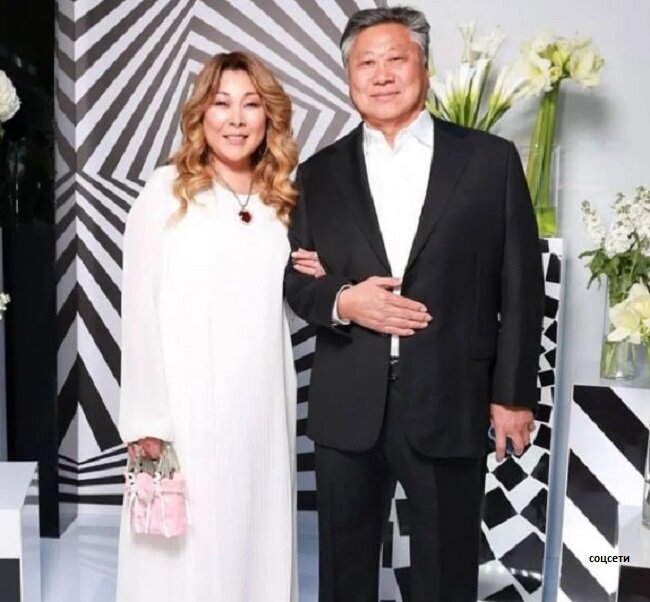 Анита Цой с мужем