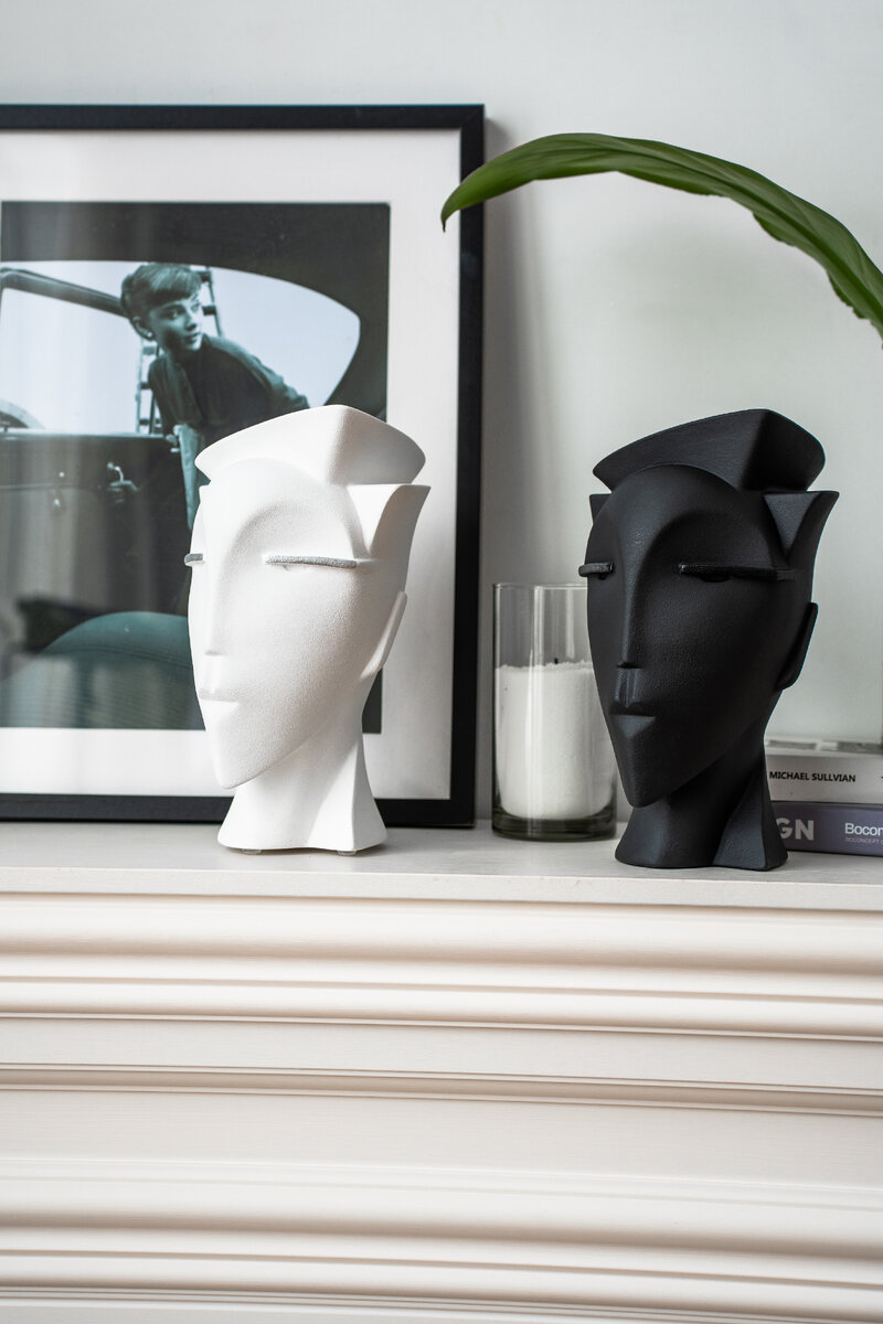 Они для нескучных интерьеров, которые точно сделают ваш дом или офис удивительным, так как они представляют собой НЕ простую интерьерную изюминку, а они еще привносят нотку волшебства в ваше пространство! Такая необычная ваза, на первый взгляд может показаться простым элементом декора, НО на самом деле, это определенный символ, имеющий важное значение в доме! В своё время, когда увлекались эзотерикой и нумерологией, мы и придумали наших Богинь. Мы создали их специально, в определенные особые лунные сутки (для активации нужных намерений и желаний), поэтому у каждой Богини есть своя энергетика, легенда и предназначение. Чтоб они, придя в дом к своим хозяевам, всегда приносили нужный заряд необходимой энергии для них и для исполнения их желаний.