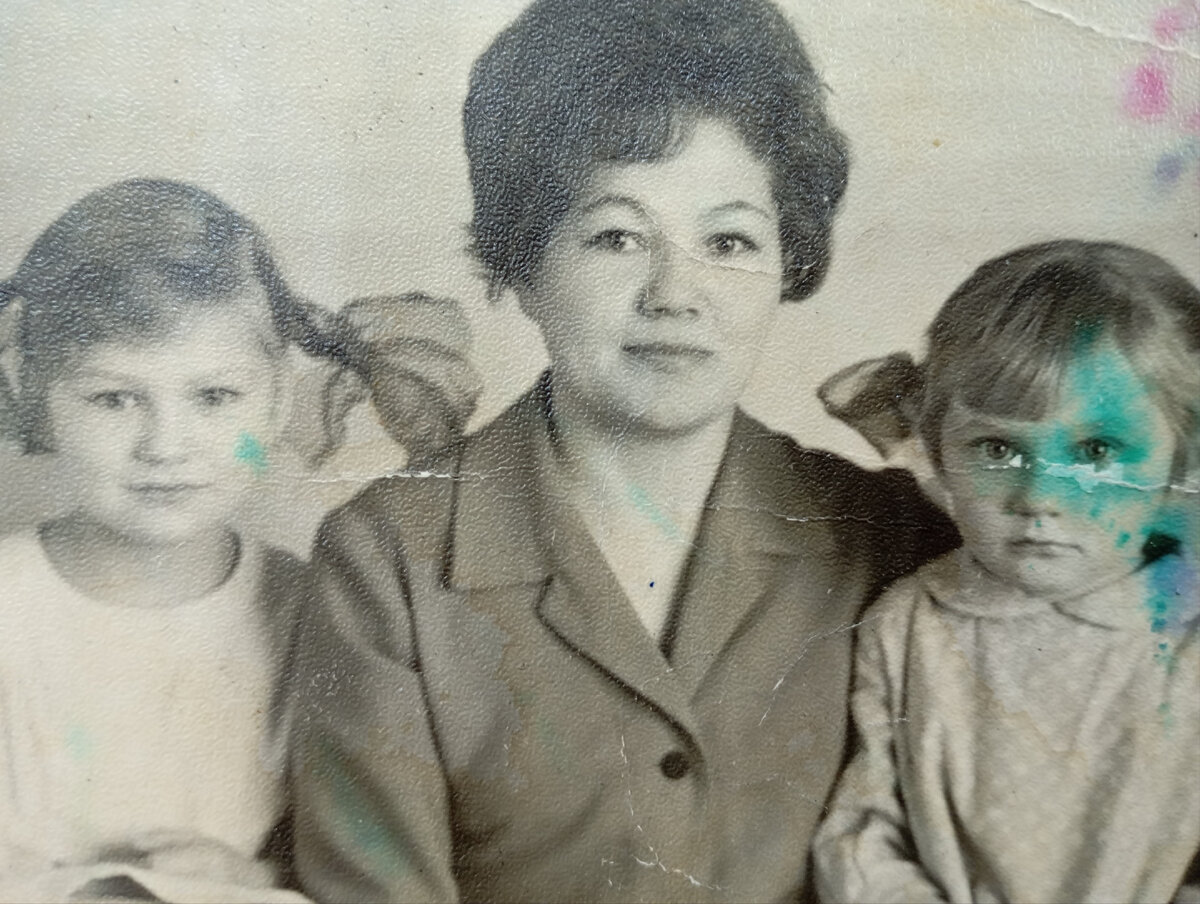 Мамины дочки. Фото из своего архива. 1969 год