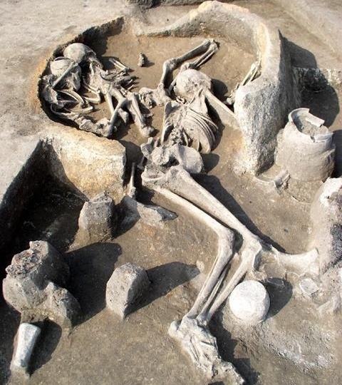 Мать и двое детей погибли в печи собственного дома, спасаясь от татаро-монгольских захватчиков