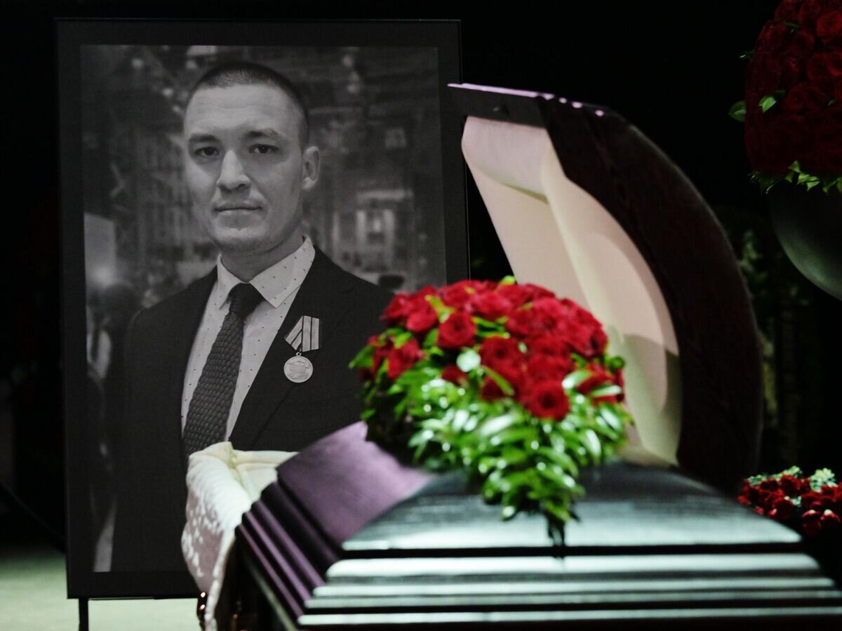    На церемонии прощания с погибшим в зоне СВО военкором "Известий" Семеном Ереминым в МИЦ "Известия"© РИА Новости / Евгений Биятов