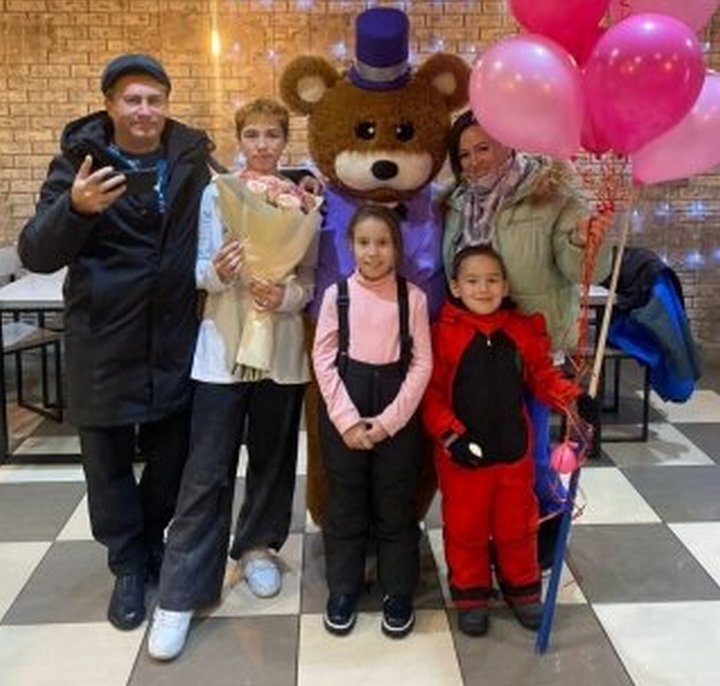 Юлия и ее трое детей стали семьей для Андрея. ФОТО:  Из личного архива Юлии Борисовой, kamchatka.aif.ru