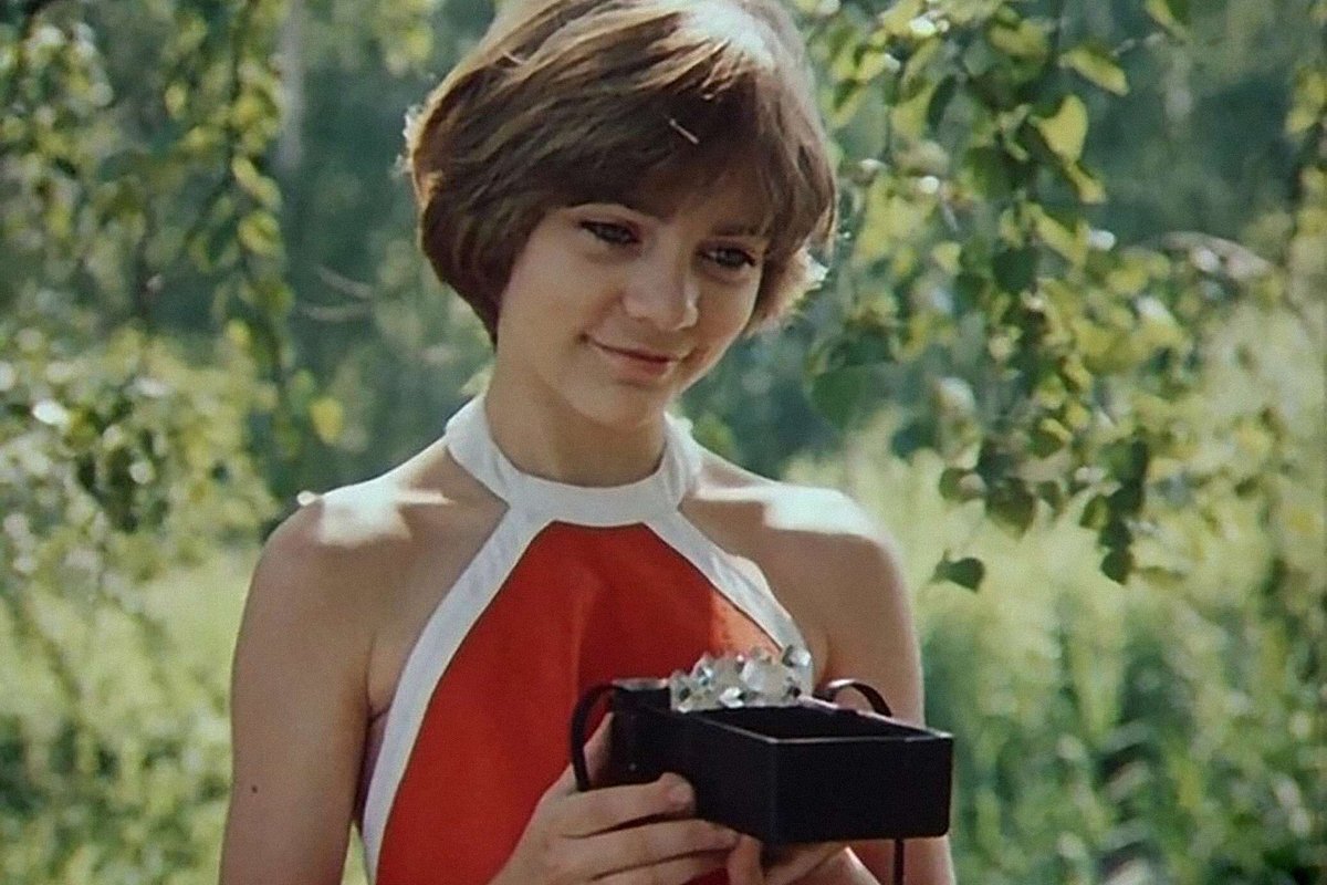 Кадр из сериала "Гостья из будущего"