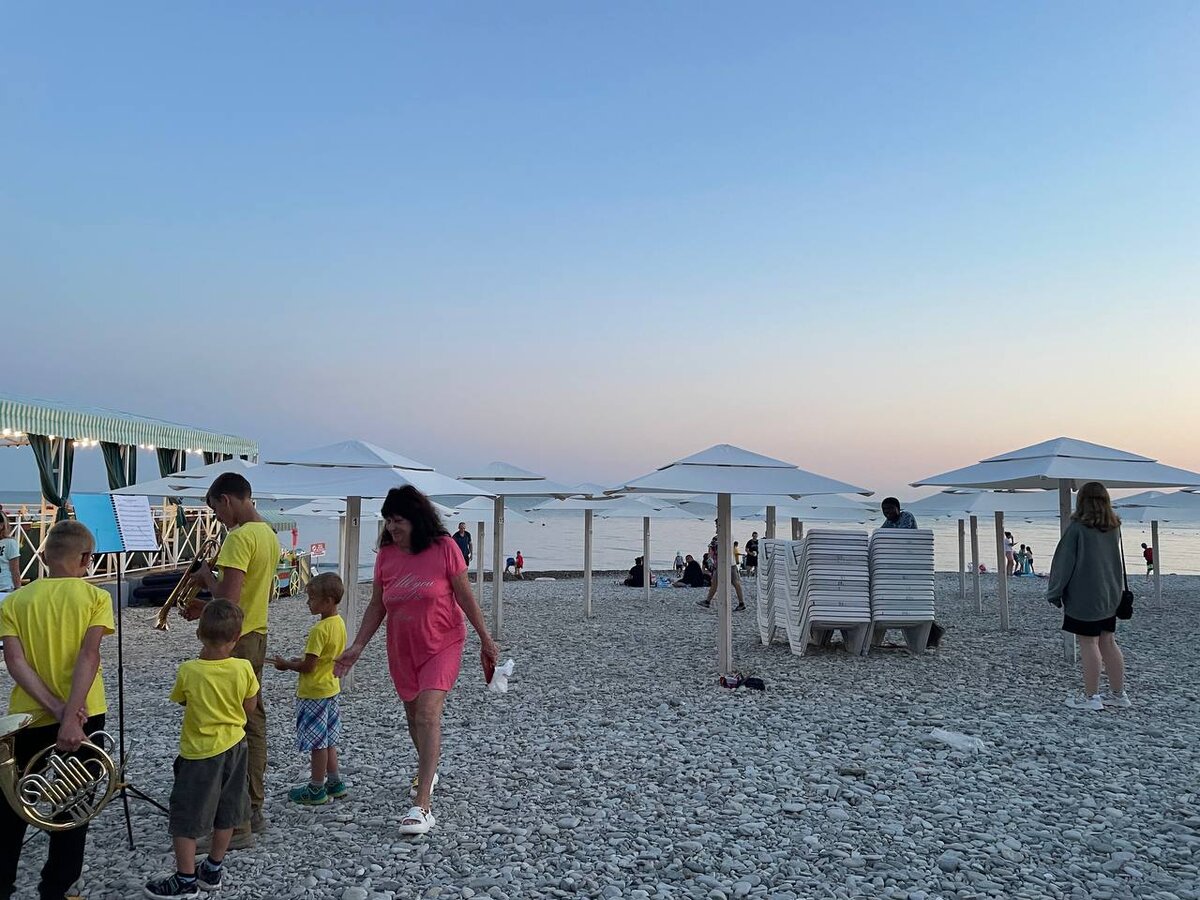 В Туапсе заметили разлив нефти на пляже.  Фото: Фото: ФедералПресс / Мария Гридина