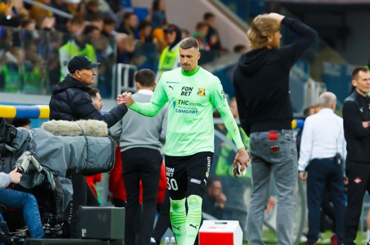    Сергея Песьякова на поле заменили прямо перед пенальти.