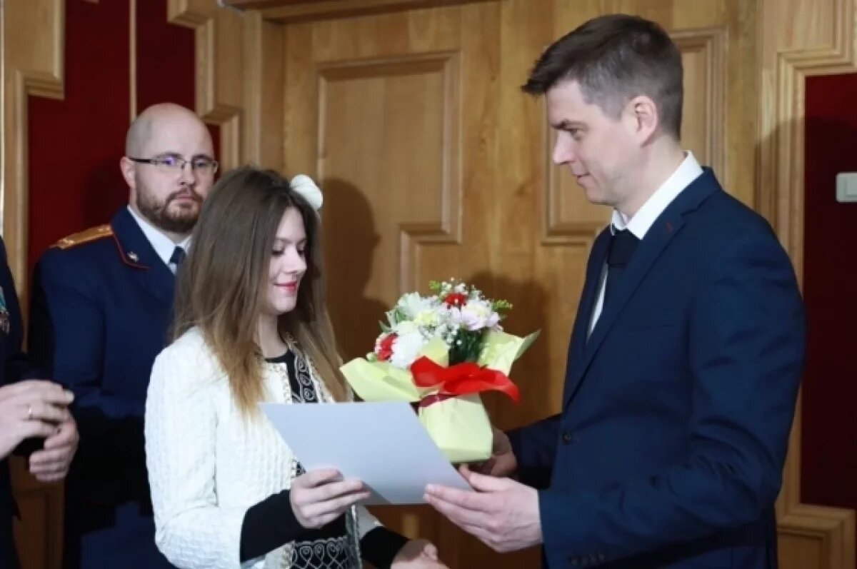    В Ярославской области семь детей-сирот получили свидетельства на жилье