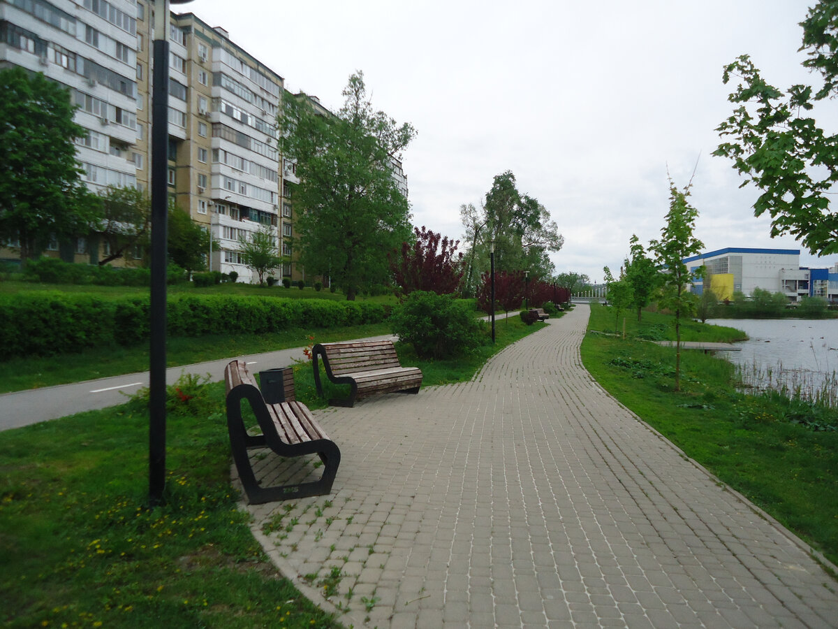 Белгородский променад до Университетской набережной. Слева виден бассейн спорткомплекса им. С. Хоркиной. Из архива автора.