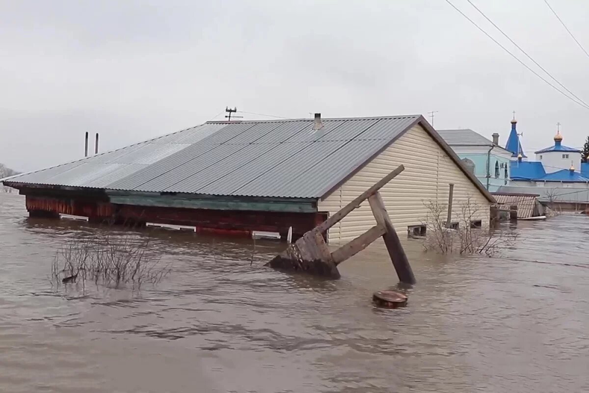    Специальные муниципальные комиссии принимают заявления от пострадавших жителей региона.