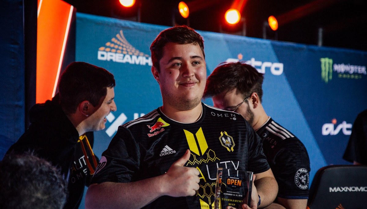 Матье «zywoo» эрбо. Матье «zywoo» эрбо. Зайву впервые лучший игрок хлтв. Zywoo фото. Виталити zywoo.