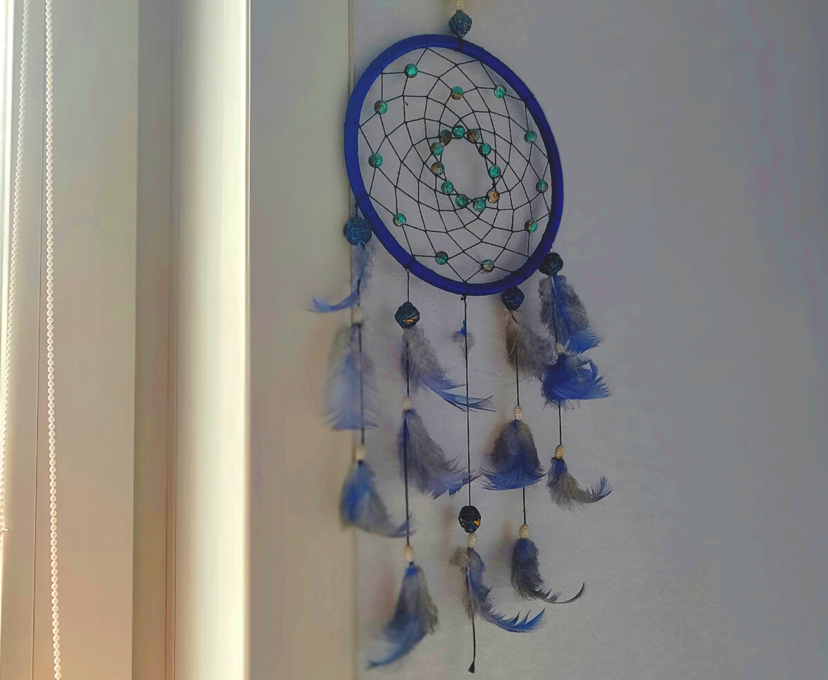 Старый, потрёпанный, но живой. Примерно как наш кот Сашка