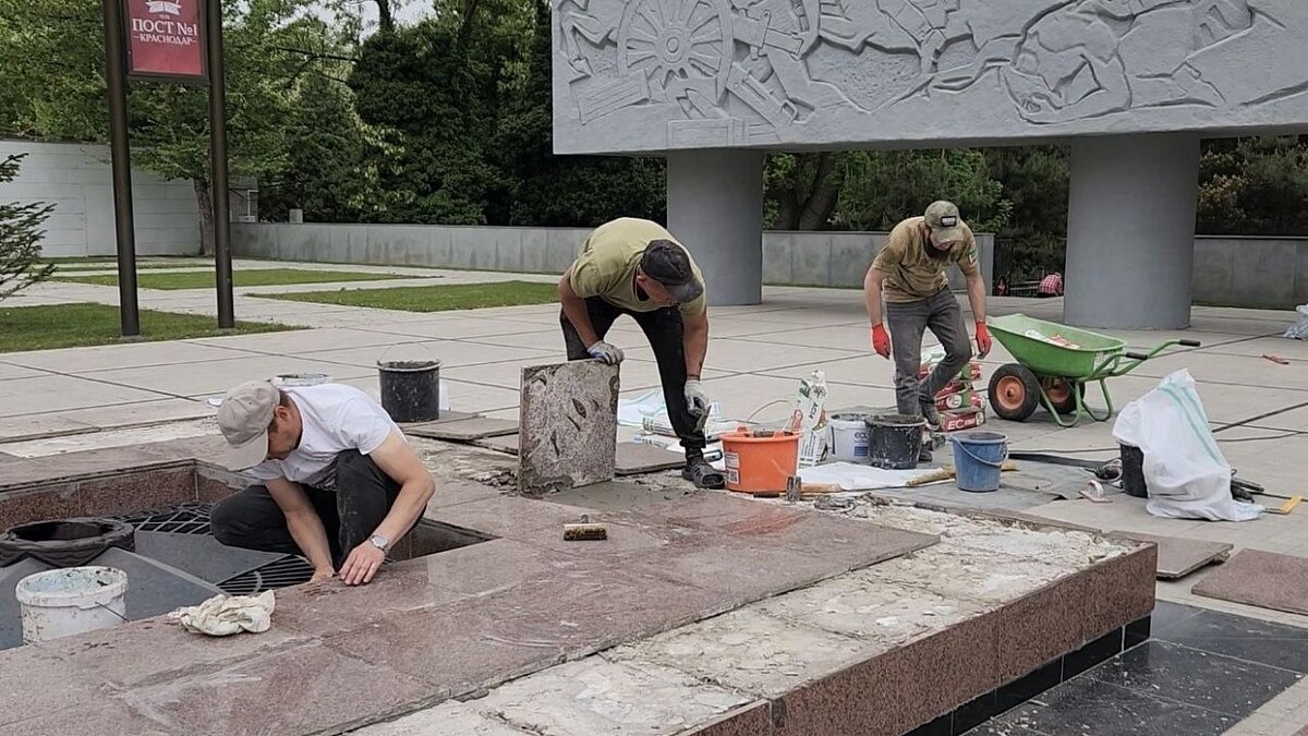 На «Вечном огне» в центре Краснодара начались ремонтные работы | Краснодар.  Новости | Дзен