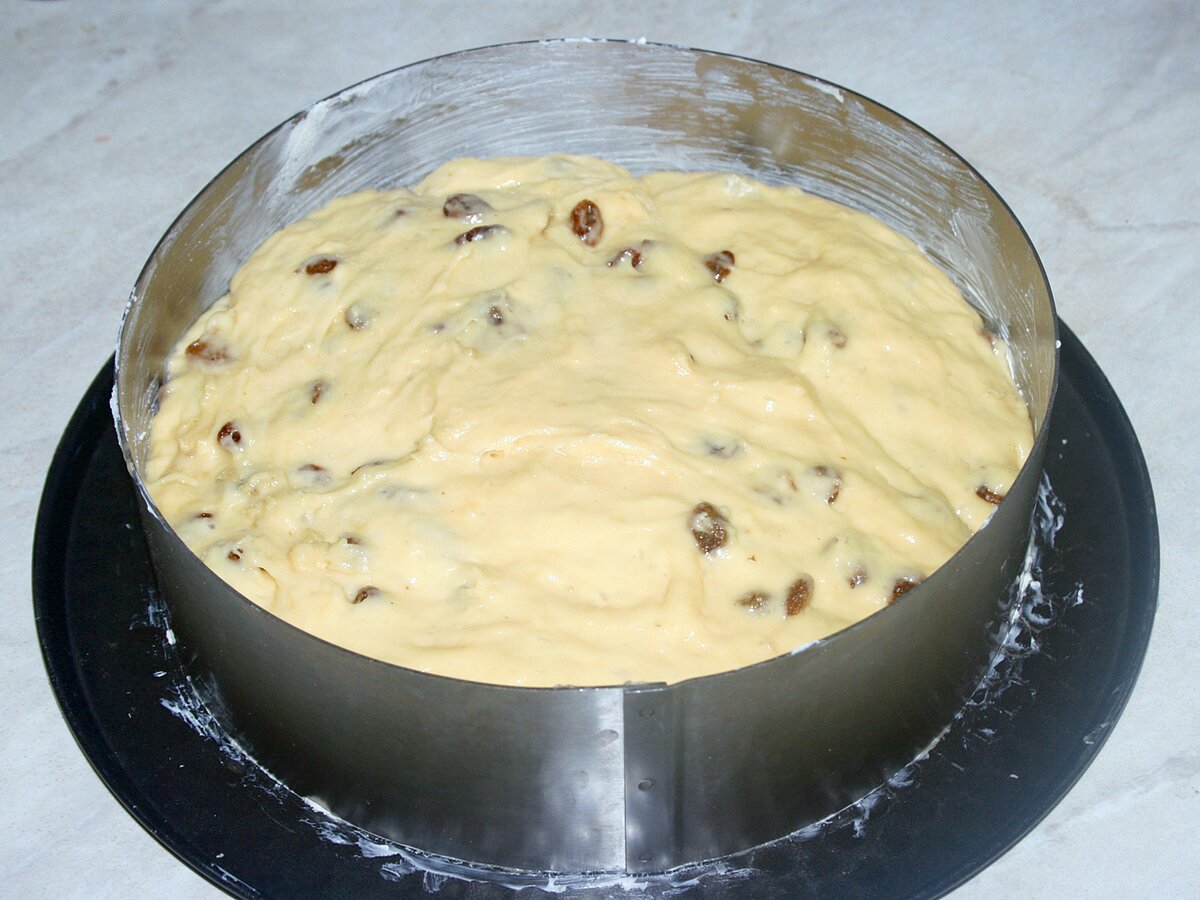 На фото видно, как должно выглядеть тесто – это бесформенная масса.