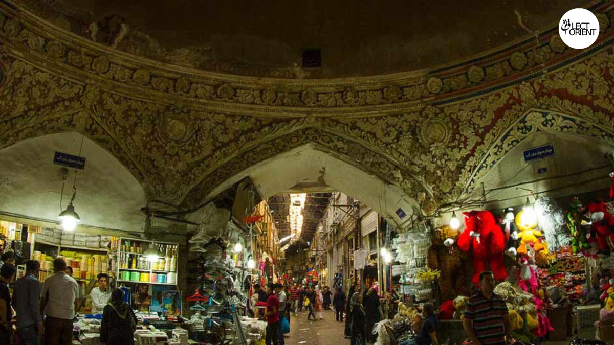 Внутренний зал базара Тегерана. Фото взято https://iranparadise.com/tehran-grand-bazaar/