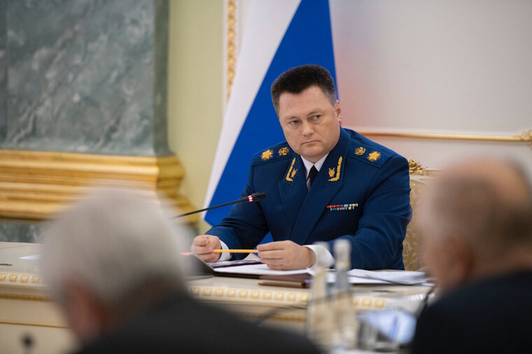 Краснов предложил выделать дополнительное финансирование для тех выпускников, которые хотят работать на предприятиях ОПК Фото: Генеральная прокуратура Российской Федерации
