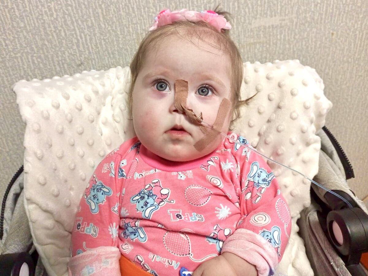 В конце февраля мы помогли малышке Дарине попасть на жизненно важную операцию. Солнечная девочка родилась с тяжелым пороком сердца. Лечение перестало помогать, малышка таяла на глазах.