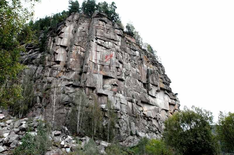 Скала Иконостас. Фото скопировано из Яндекс-картинок
