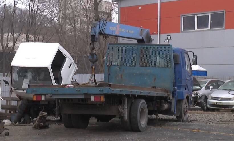 Эвакуаторы во Владивостоке стоят на приколе