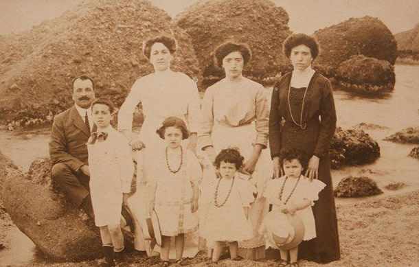 В семье Леви-Монтальчини было четверо детей, каждый из них смог самореализоваться и прожить долгую жизнь. На фото малышка Рита справа