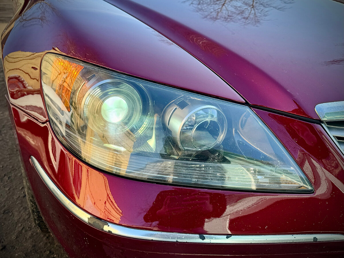 Всех приветствую! Сегодня у нас в студии Acura RL 2, она же Honda Ledend 4. Штатно на автомобиле установлены ксеноновые фары с адаптивной системой освещения (AFS).
