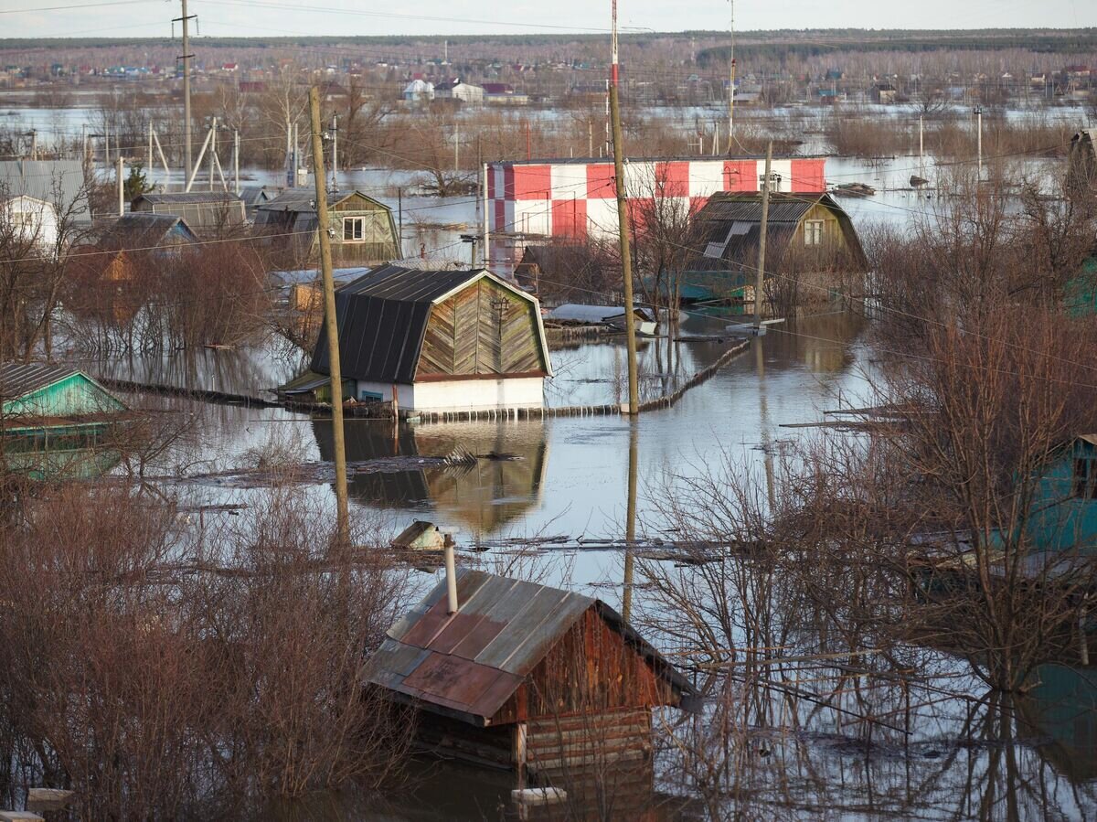    Подтопленные дома в СНТ "Курганжилстрой" в городе Кургане© РИА Новости / Евгений Кузьмин