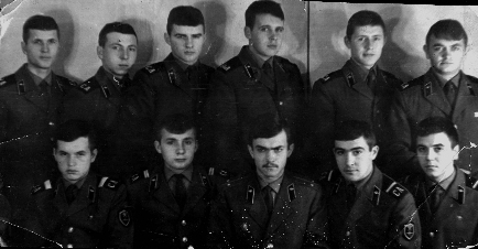 На фотографии - 1976 г., отличники боевой и политической подготовки 2 взвода, которым я командовал 4,5 года (1975-1979 г.).