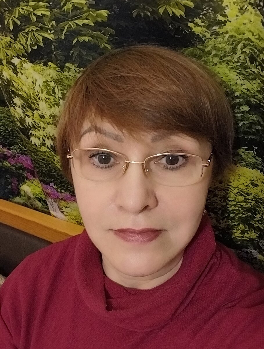 Это я. Хожу и по округе кошек кормлю бездомных, а ещё многим из них нашла дома 