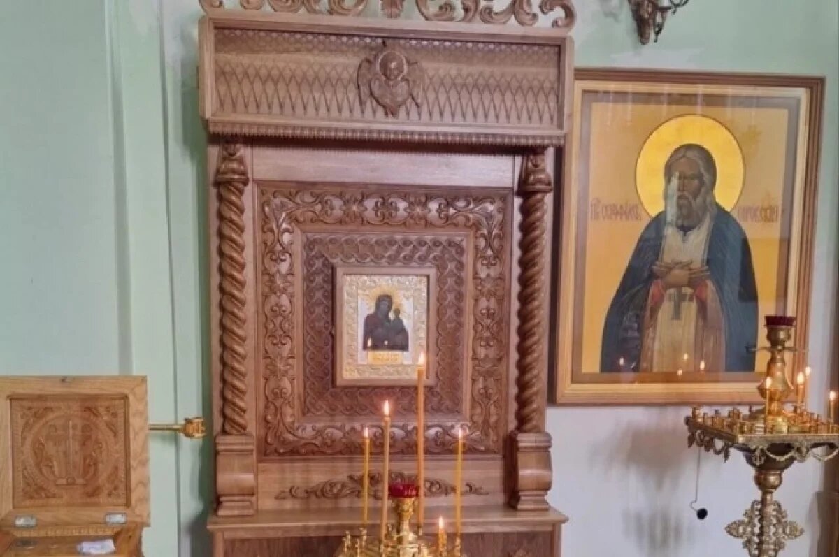    В Туапсе поместили в киот спасенную монахиней 96 лет назад Тихвинскую икону