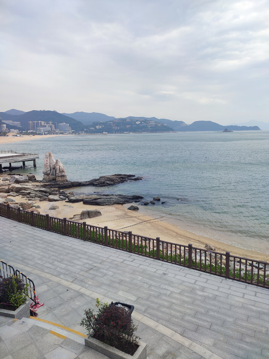 Пляж в 40 км от Шэньчжэня