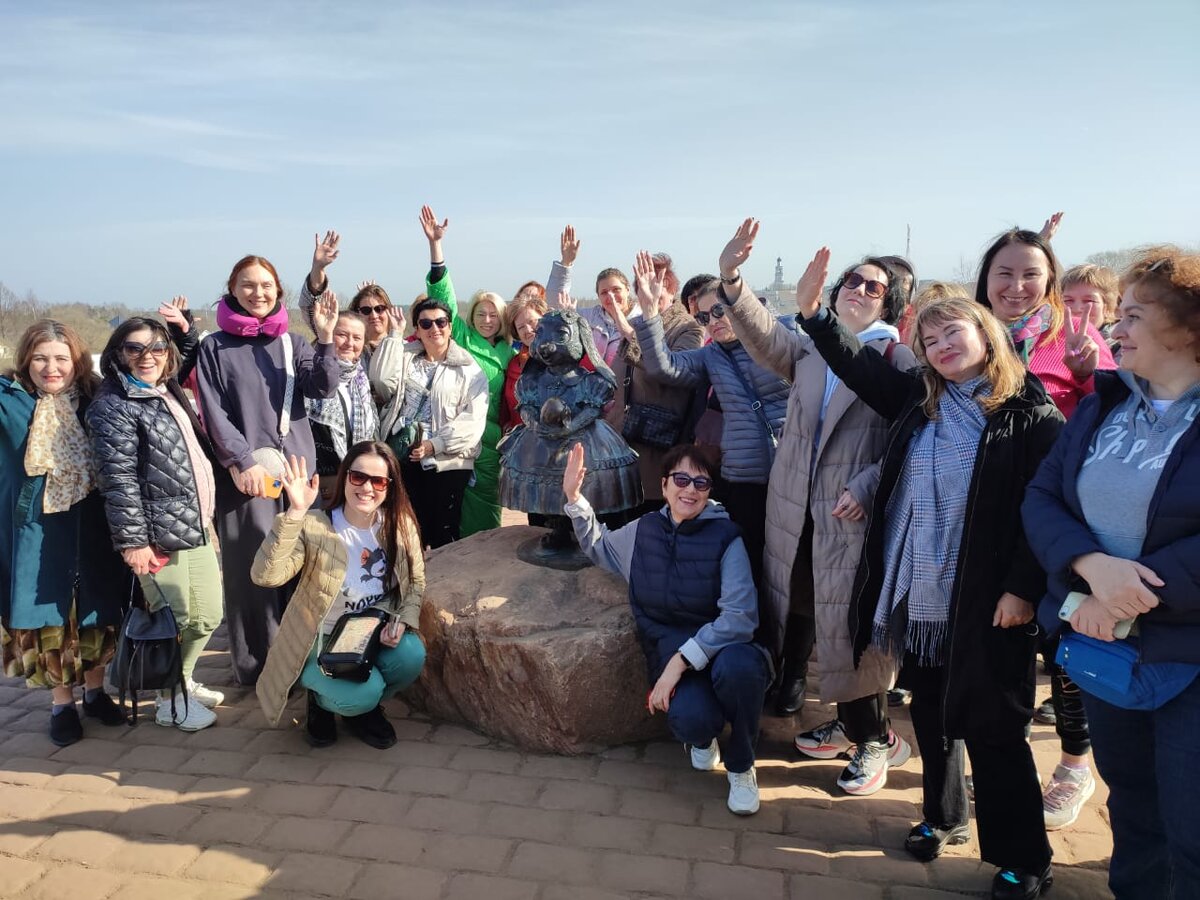 Группа специалистов туризма дна экскурсии