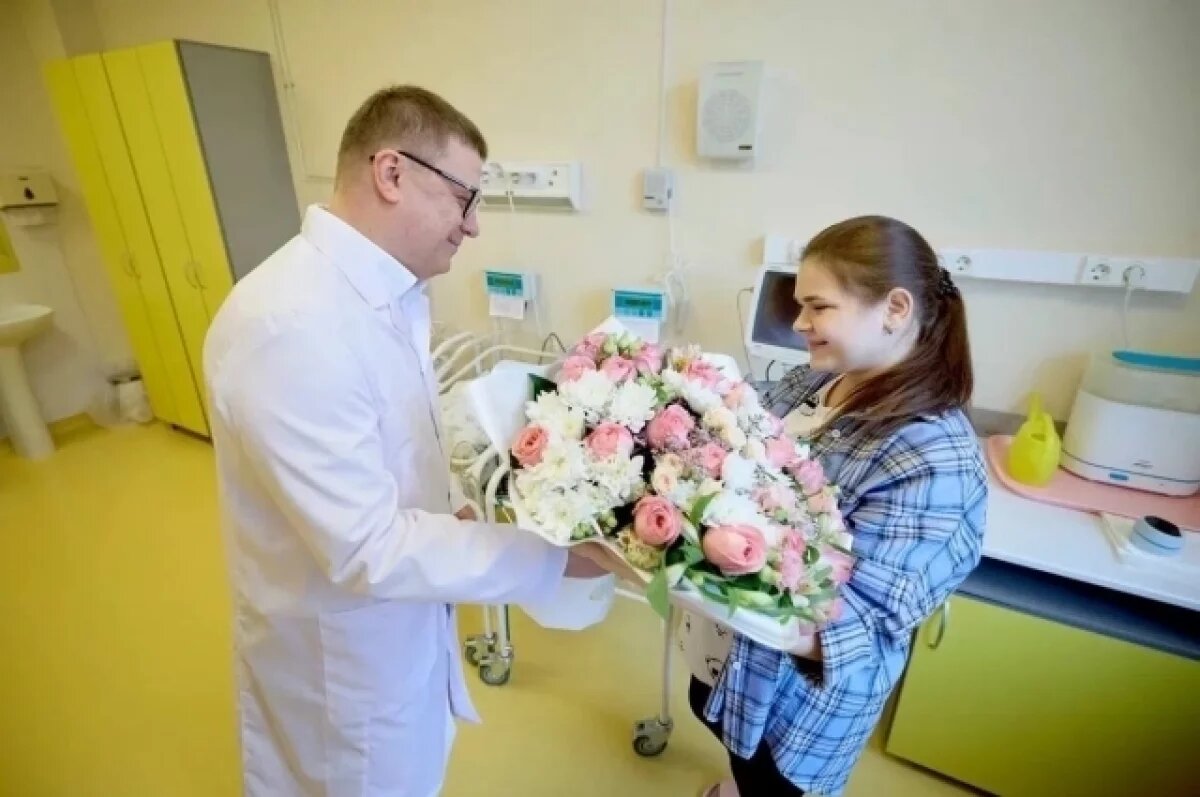    Текслер поздравил бойца СВО с рождением тройни и «выбил» для него побывку