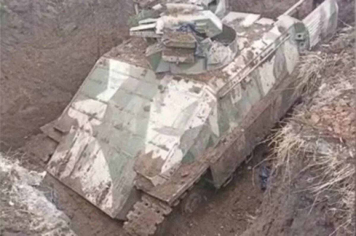    Украинский БТР «Азовец» установили на выставке трофейной техники в Москве