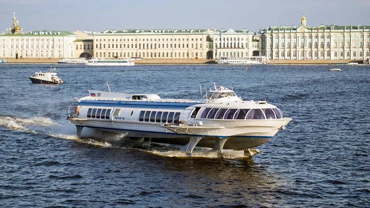 Метеоры в Петергофе – это уникальное транспортное средство, которое обеспечивает удобное и быстрое путешествие от Санкт-Петербурга до одного из самых красивых пригородов – Петергофа.