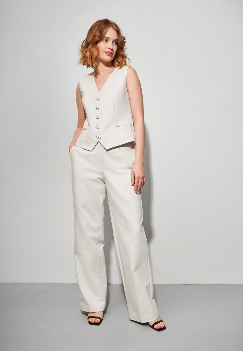 Гармонично встраивается в деловой и повседневный гардероб