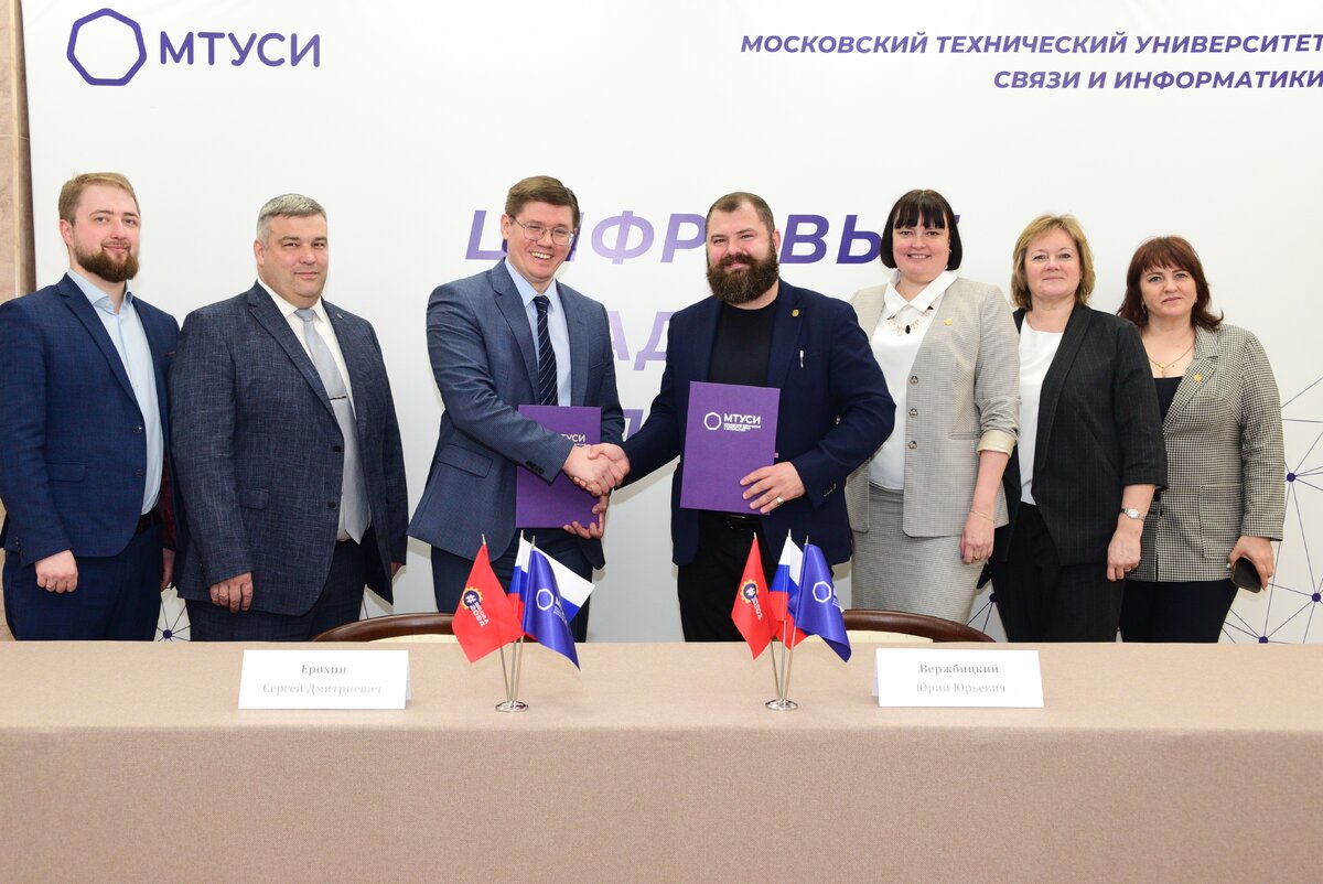 Ректор МТУСИ Сергей Ерохин и директор ГБОУ г. Москвы «Школа №2094» Юрий Вержбицкий