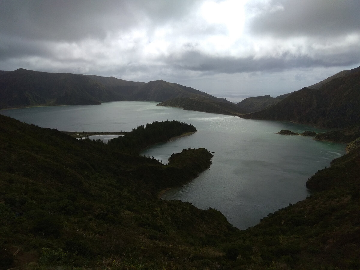 Озеро Лагоа-ду-Фогу. Вид с парквоки