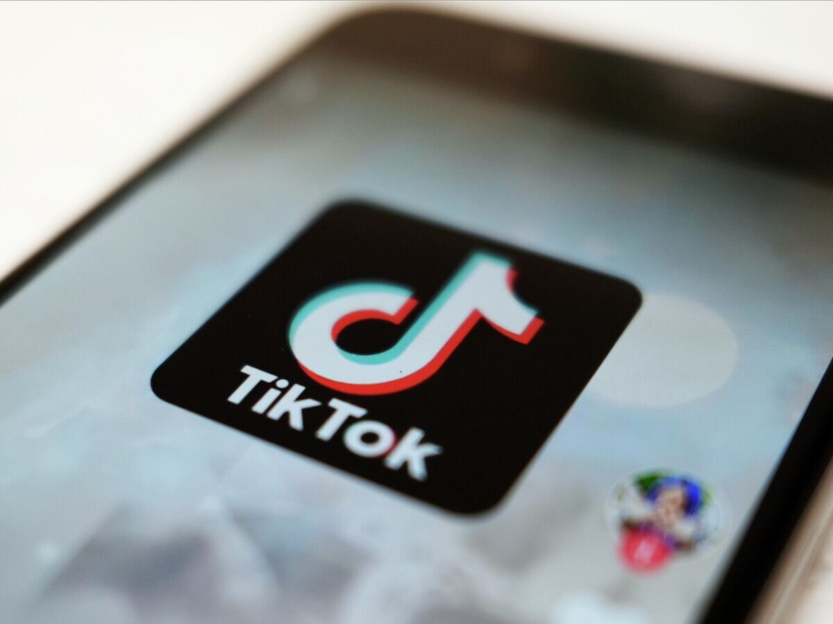    Логотип приложения TikTok на экране смартфона© AP Photo / Kiichiro Sato