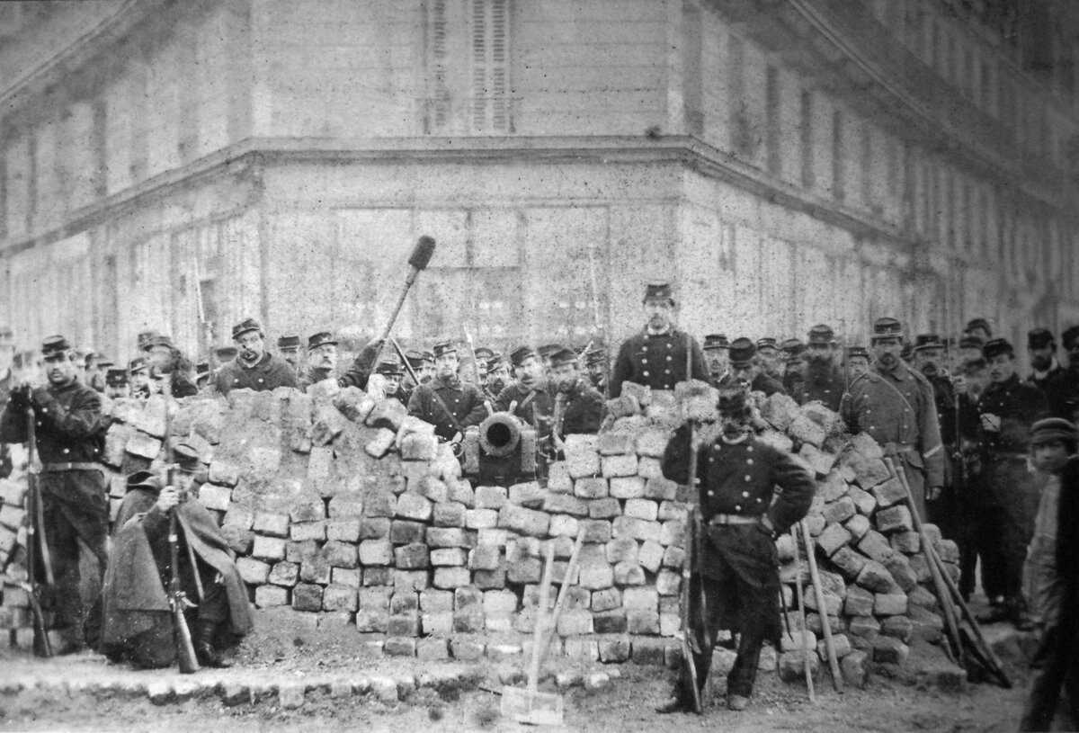 Баррикады в Париже в 1871 году.